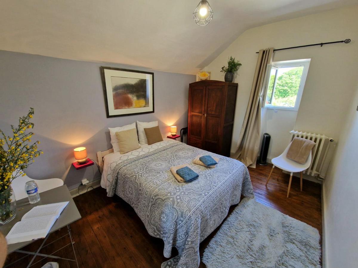 La Chtite Creuse - Chambres D'Hotes - Parking - Abri 2 Roues Boussac  Екстериор снимка